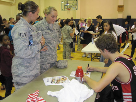 USO INTERNATIONAL TOUR PHOTOS